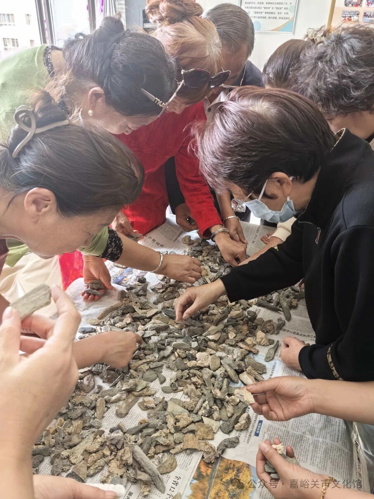 非遗传习｜“大漠风雨雕石艺画制作工艺”传习培训激发群众创作热情