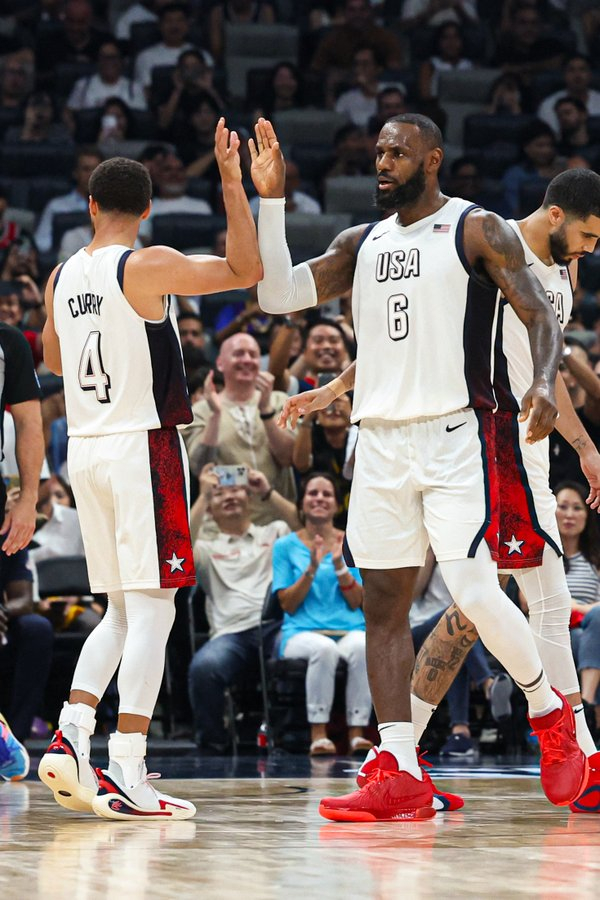 库里24分引领美国队大胜塞尔维亚 约基奇16+11难阻溃败