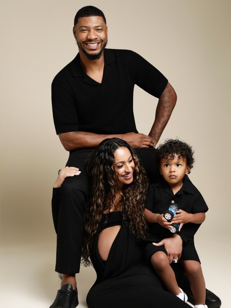 斯玛特晒全家福宣布妻子怀二胎，合同选项截止日仅剩两天