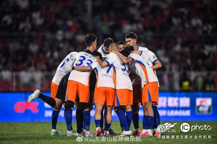 山东泰山客场5-1横扫辽宁铁人 泽卡瓦科双响炮