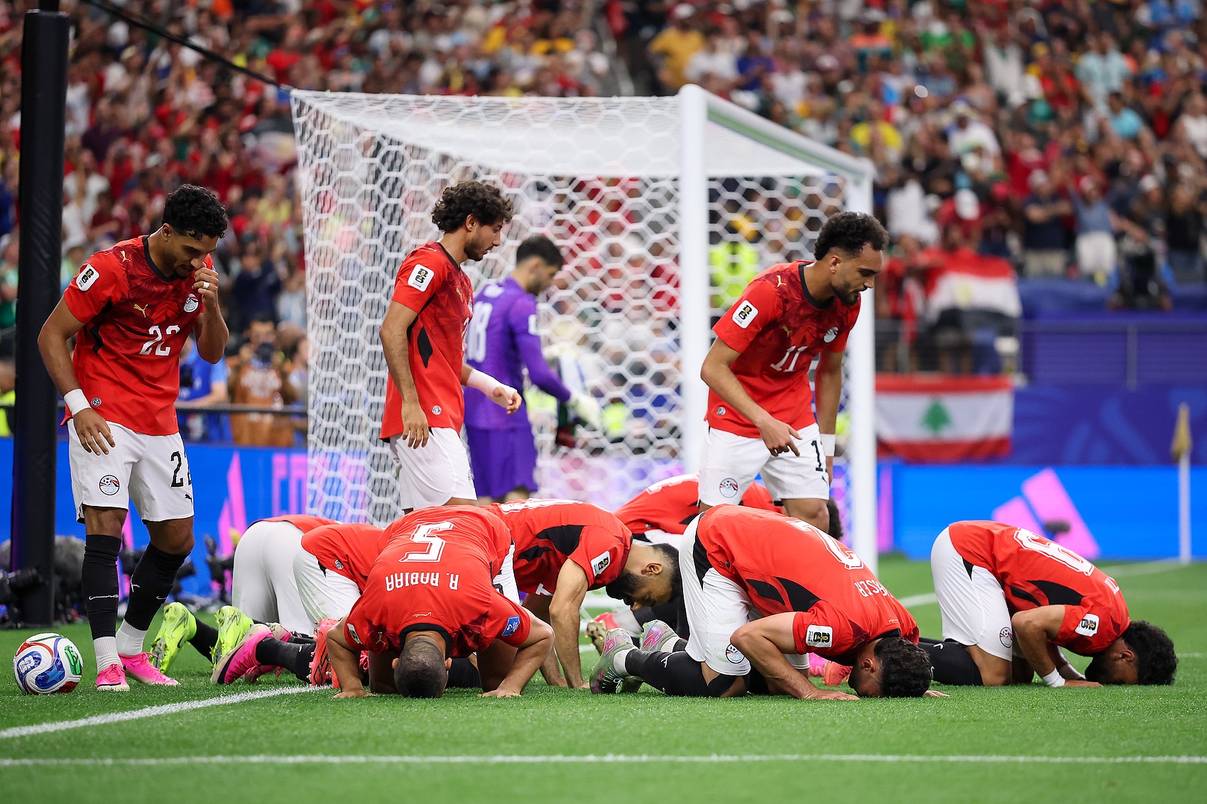 半场战报：埃及1-0澳大利亚 阿舒尔头槌破门 沃尔帕托中框