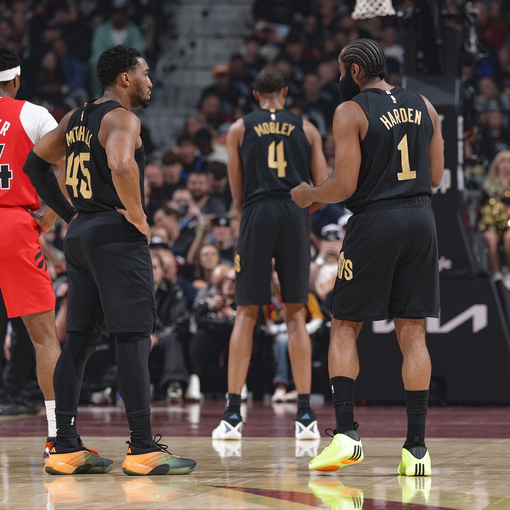 米切尔4年2.73亿续约评级B- 骑士豪赌二线球星上限 米切尔4年2.73亿续约评级B- 骑士豪赌二线球星上限