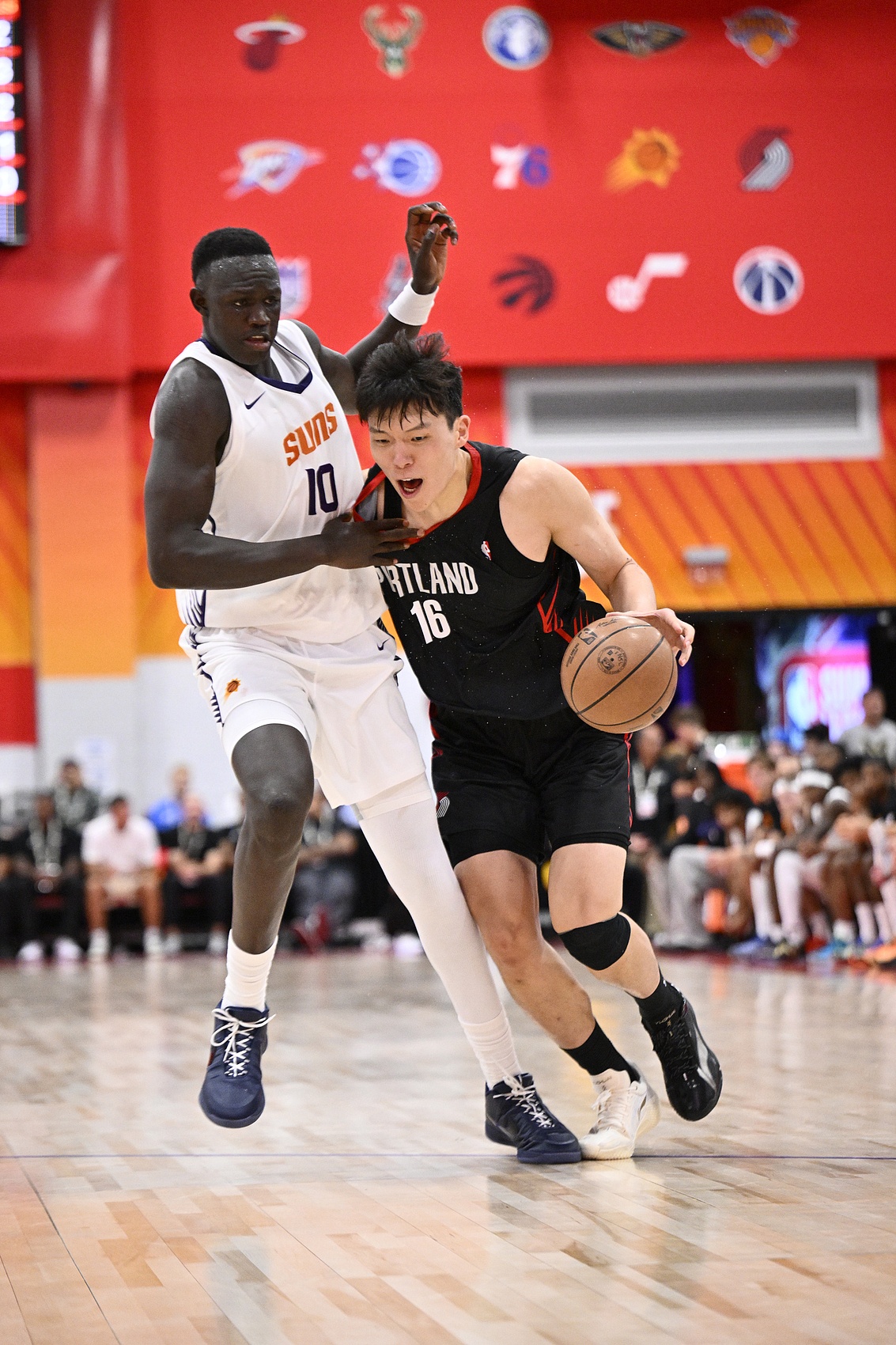 12分9板难掩短板 杨瀚森被马卢阿奇打爆