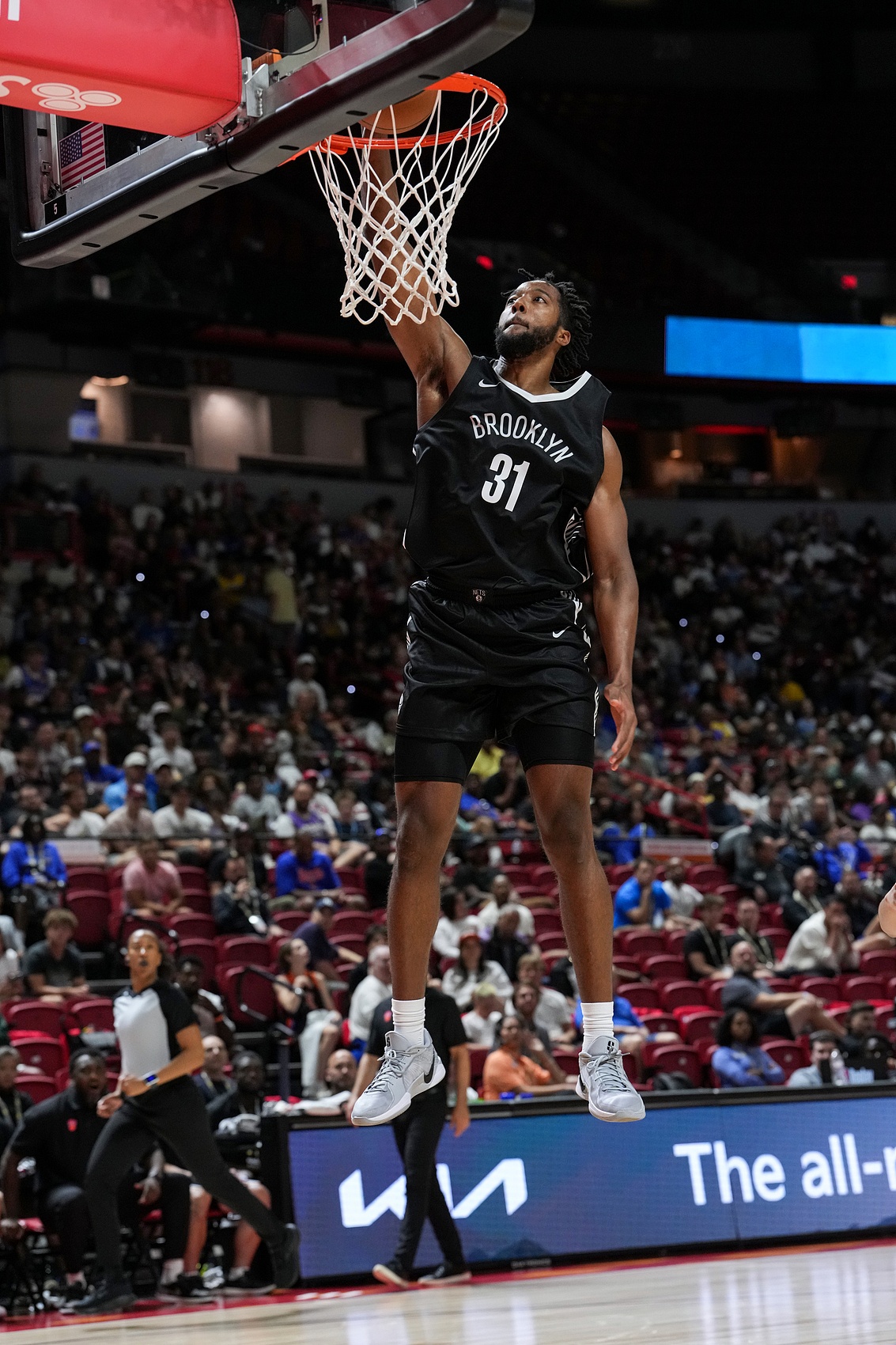 双向合同悍将钱尼·约翰逊首节12+6,三分3中2抢3前板