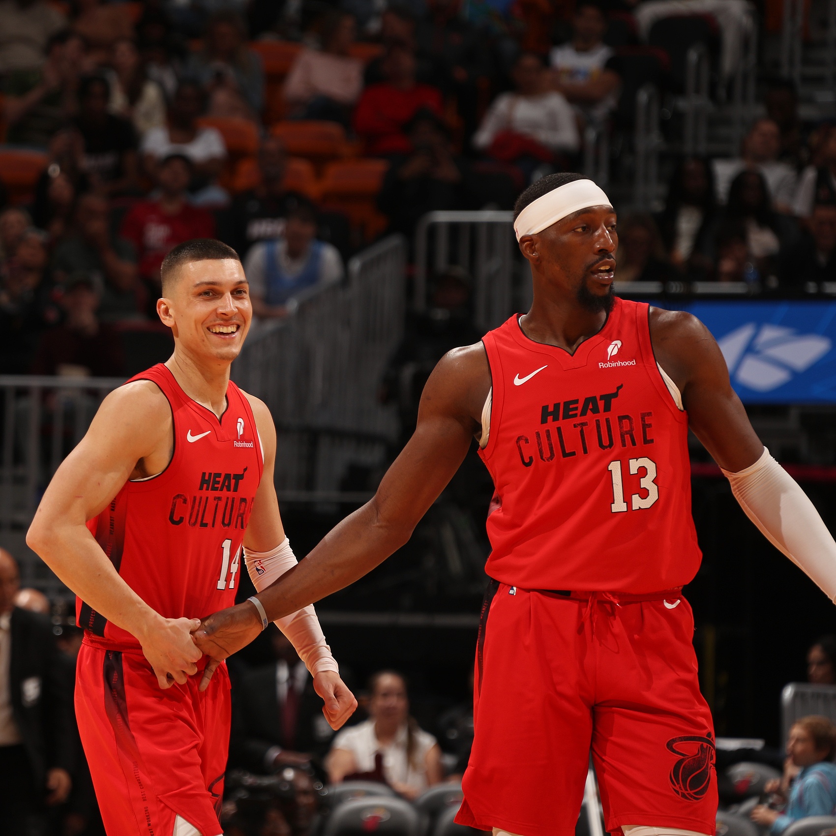 赌城再爆内讧：阿德巴约拳击希罗，NBA队友反目史添新章