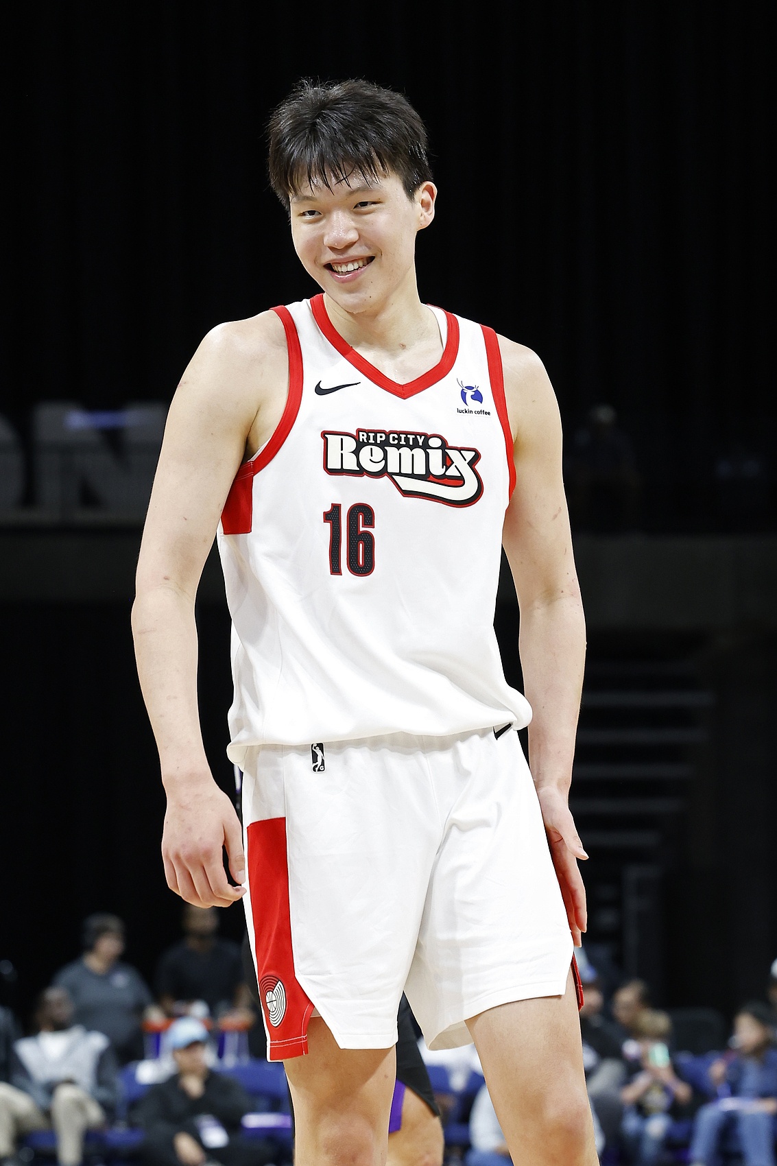 翻译刘禹铖:杨瀚森自去年11月起独立听队内录像会议