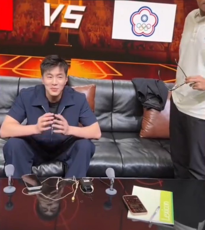 郭艾伦谈伤病恢复:没打够,饭刚吃一半 郭艾伦谈伤病恢复:没打够,饭刚吃一半