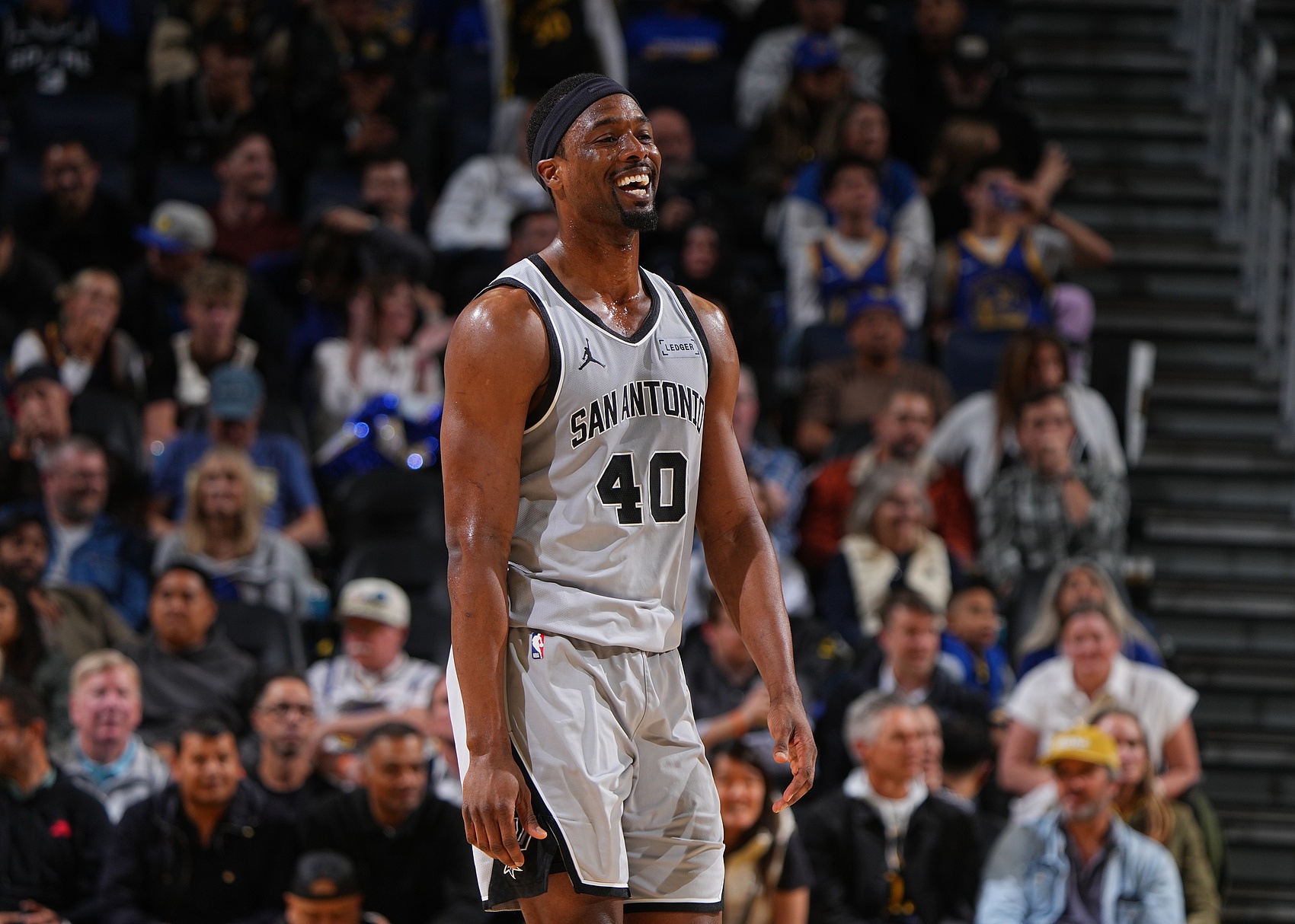 新赛季各队最长者：勇士霍福德40岁领跑，湖人里夫斯自嘲最老却非真