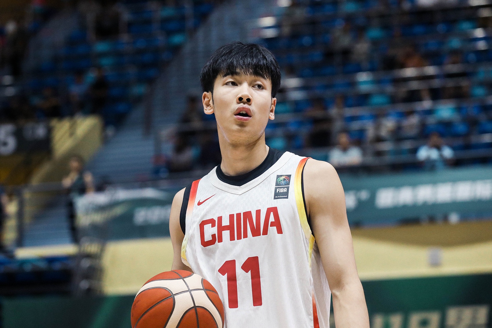 张博源融入路易斯维尔获好评 媒体人：NCAA适合开朗上进球员