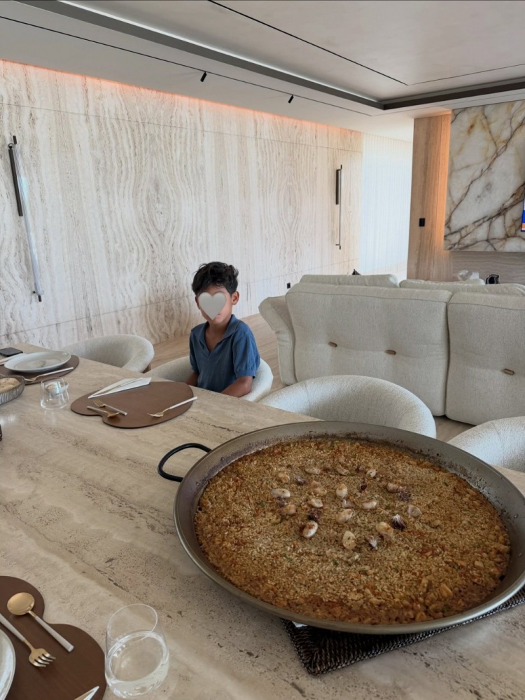 C罗乔治娜高尔夫合练晒照 婚礼计划延至2026年后