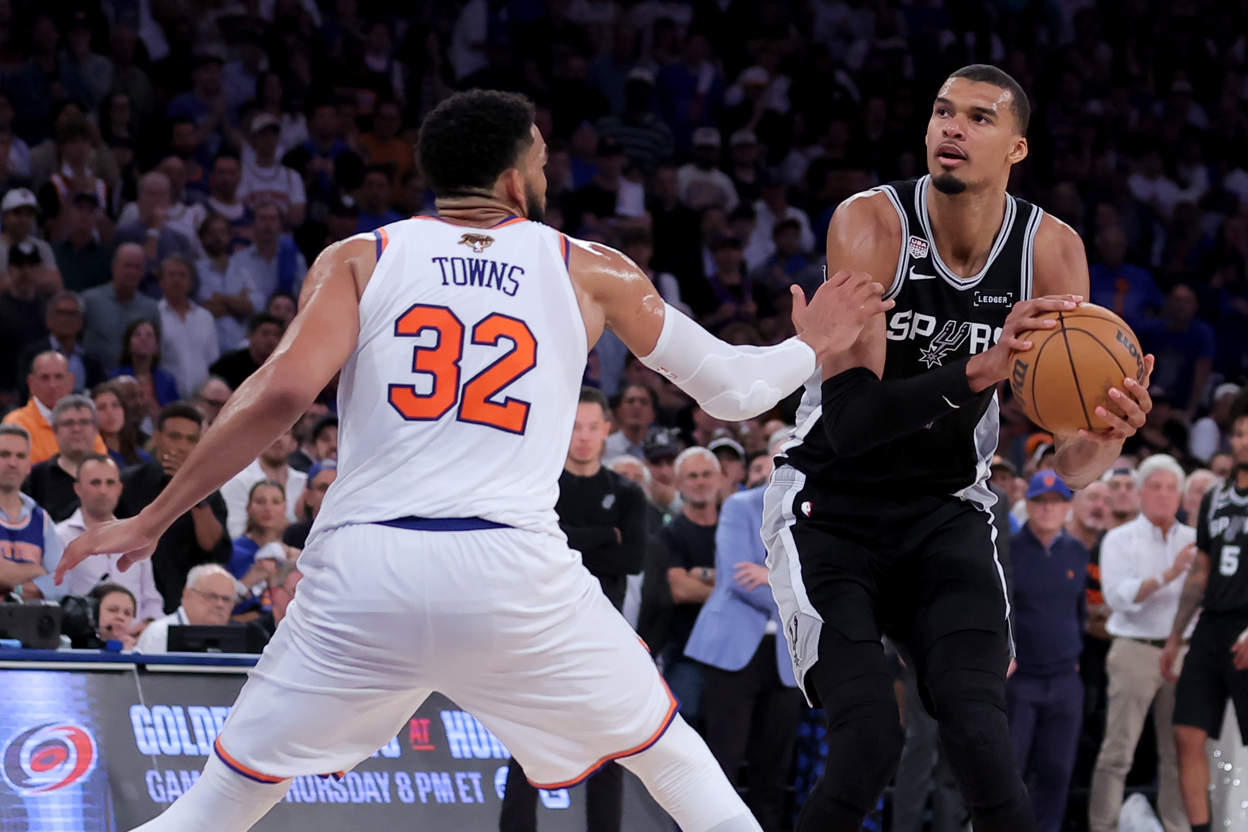 文班亚马5年2.52亿续约马刺放弃超级顶薪 少拿5000万为争冠让路 文班亚马5年2.52亿续约马刺放弃超级顶薪 少拿5000万为争冠让路