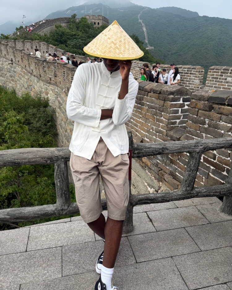 迪班萨晒中国行照片：到了中国让我看得更清楚了一些