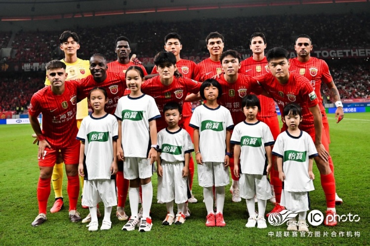 三球被吹+点球被扑 海港0-1不敌十人泰山 三球被吹+点球被扑 海港0-1不敌十人泰山
