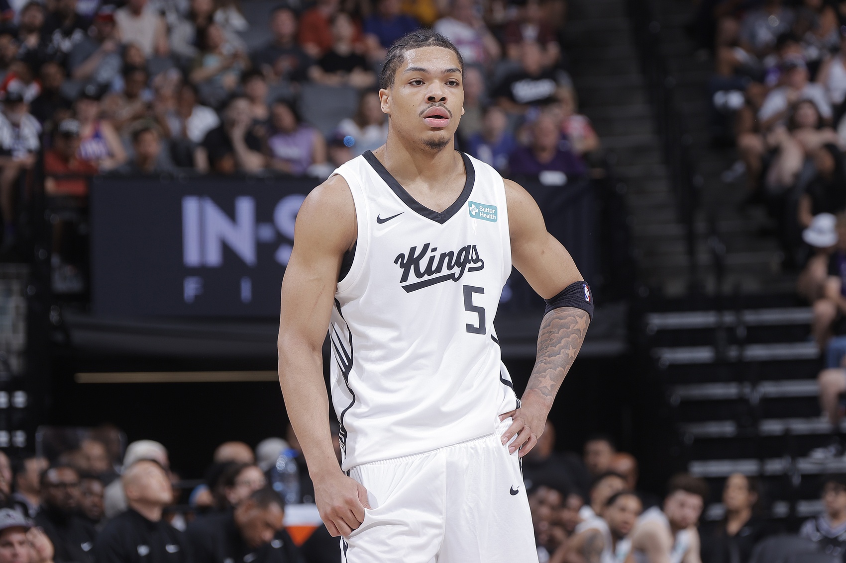 詹姆斯加盟76人跃升第5，雷霆马刺尼克斯居前三，NBA休赛期实力榜巨震