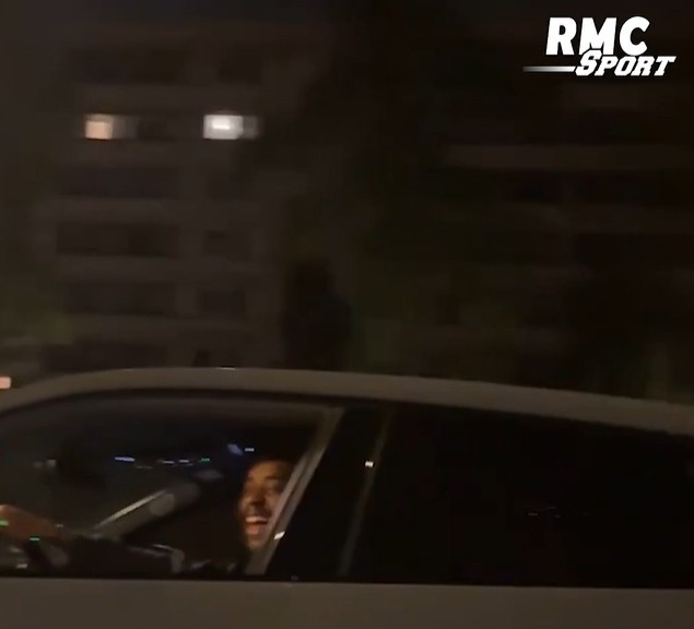 巴尔科拉开改装兰博基尼现身巴黎环城公路被球迷拍到 巴尔科拉开改装兰博基尼现身巴黎环城公路被球迷拍到