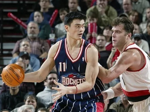 空间决定中锋价值:姚明时代低位压制高位策应 空间决定中锋价值:姚明时代低位压制高位策应