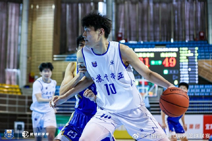 中国U21篮板王吴嘉浩签约西甲穆尔西亚 中国U21篮板王吴嘉浩签约西甲穆尔西亚