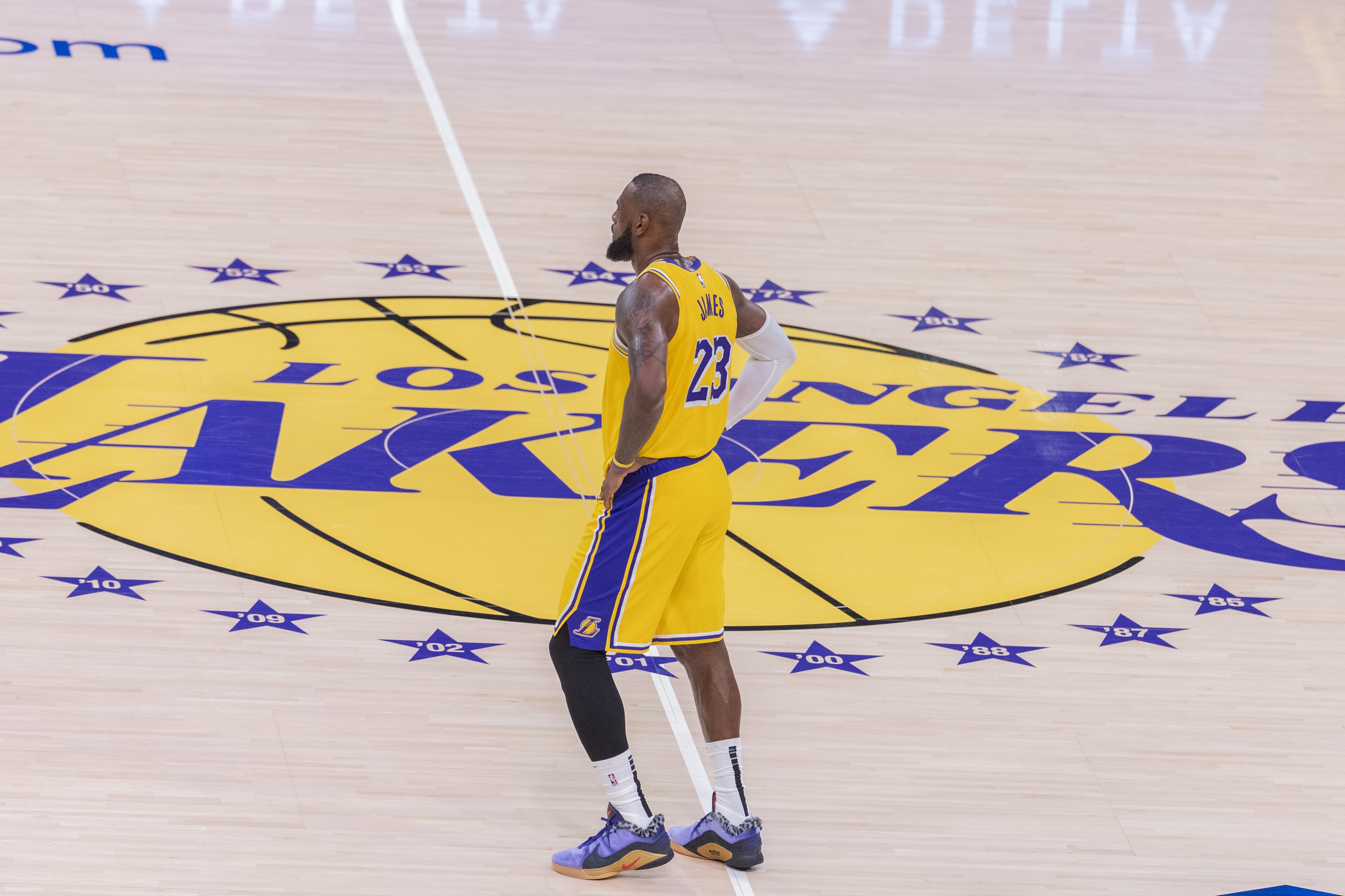 ESPN名记：詹姆斯离队与湖人出售无关 降薪三当家是侮辱