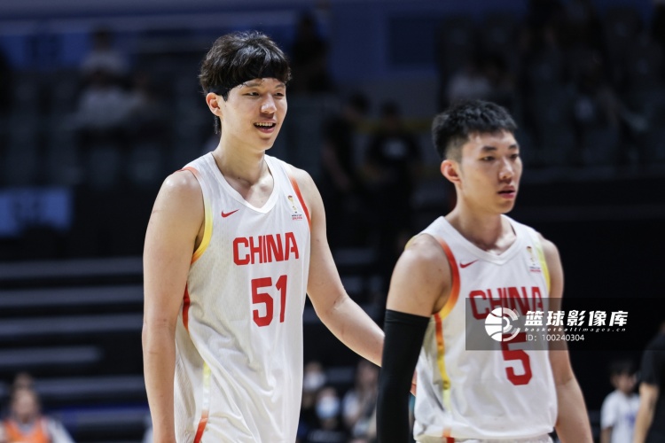 媒体人:让杨瀚森多持球策应 给他更多球权支配机会以发挥其特点