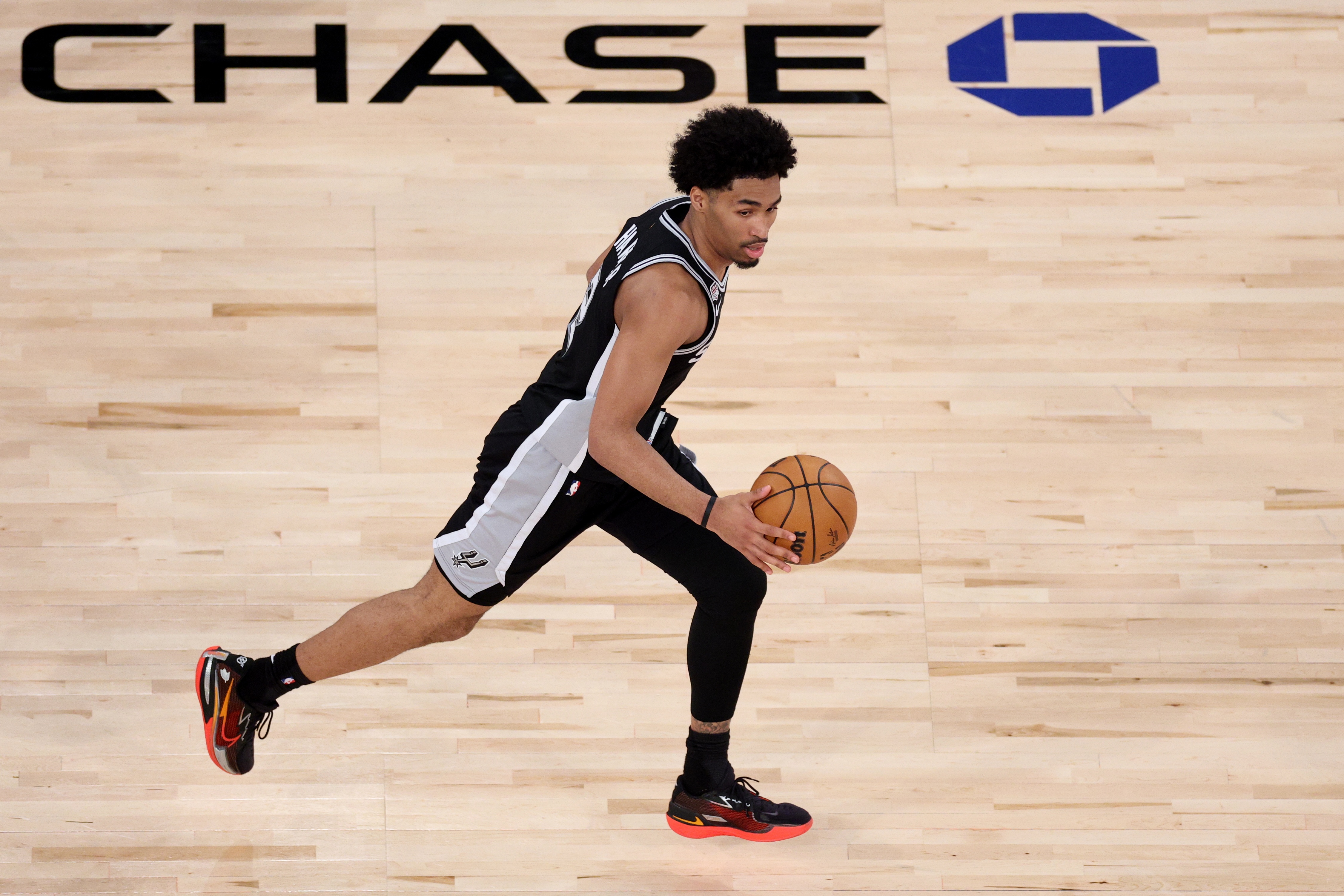 ESPN预测：KD&追梦季中会被交易！詹姆斯场均低于20分&湖人崩盘